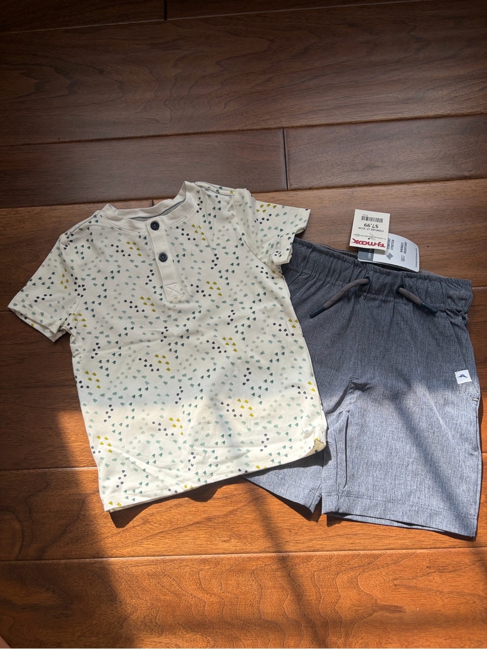 Tommy Bahama boys white Printed Henley Tee & Gray Shorts Set size 2T - EUC